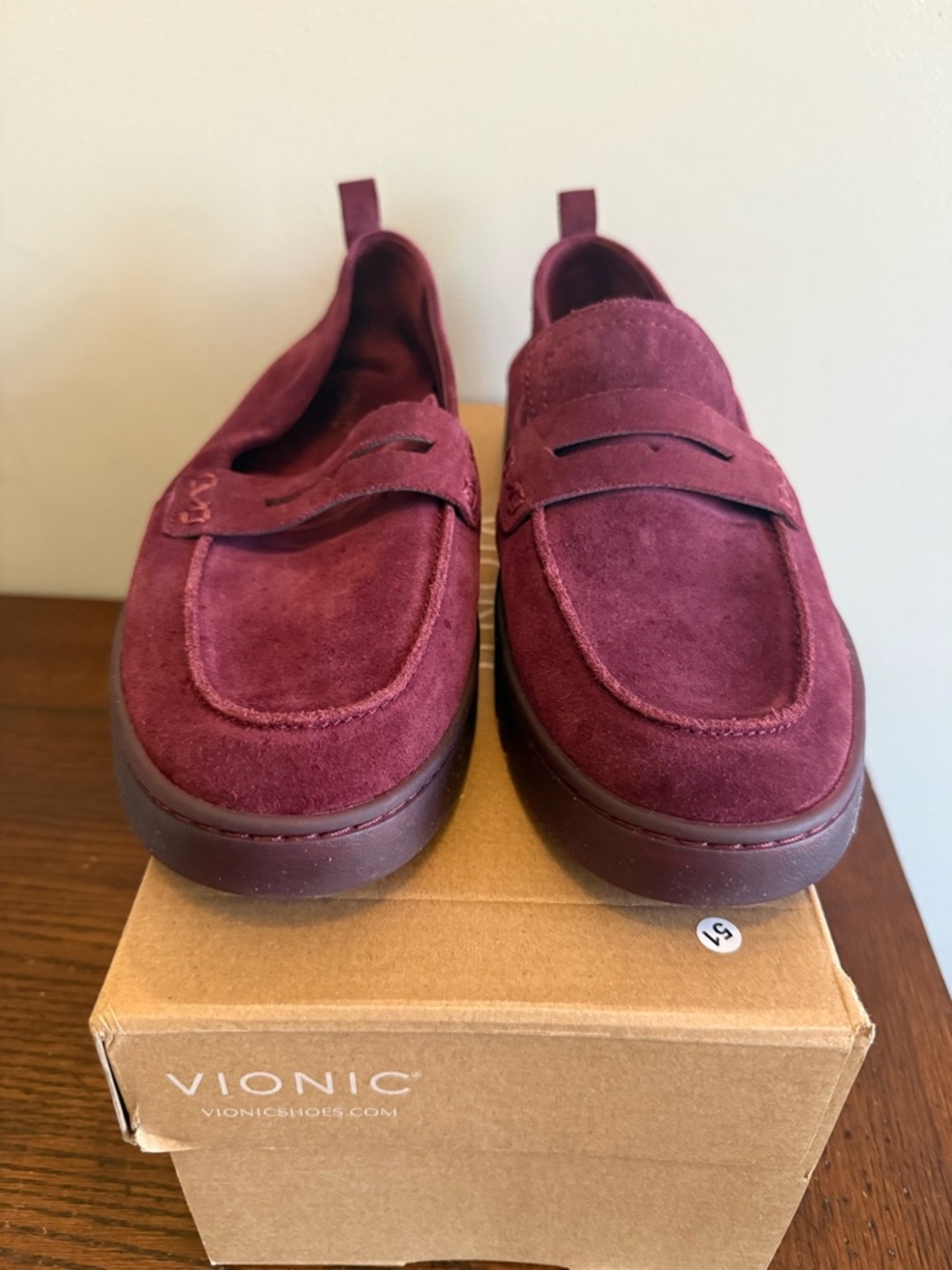 Vionic women’s Burgundy Suede Slip-On Loafer New - Picture 2 of 6